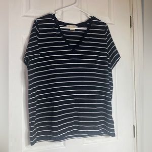 Micheal Kors XL striped v neck short sleeve black and white top